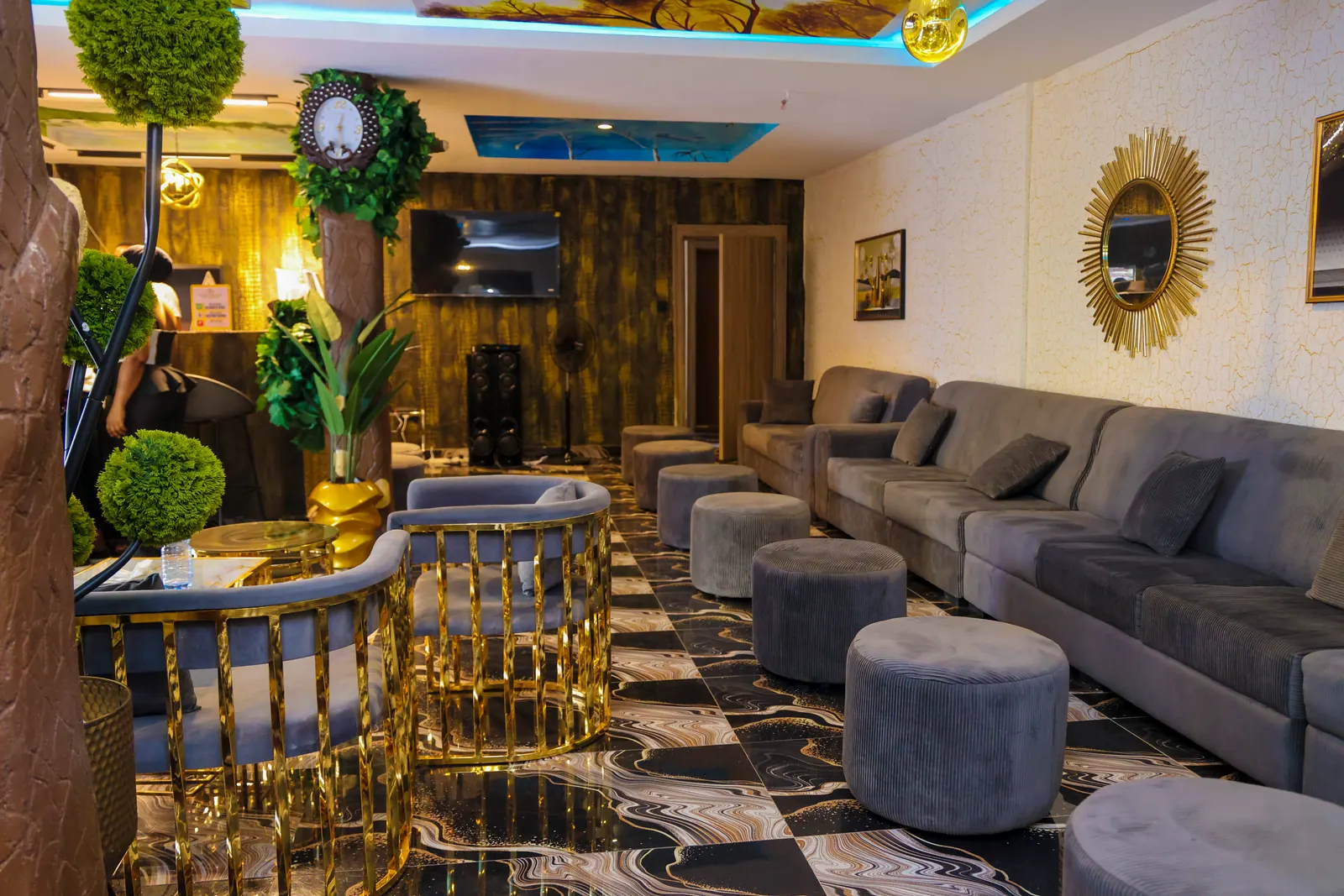 The gold bar in the club lounge